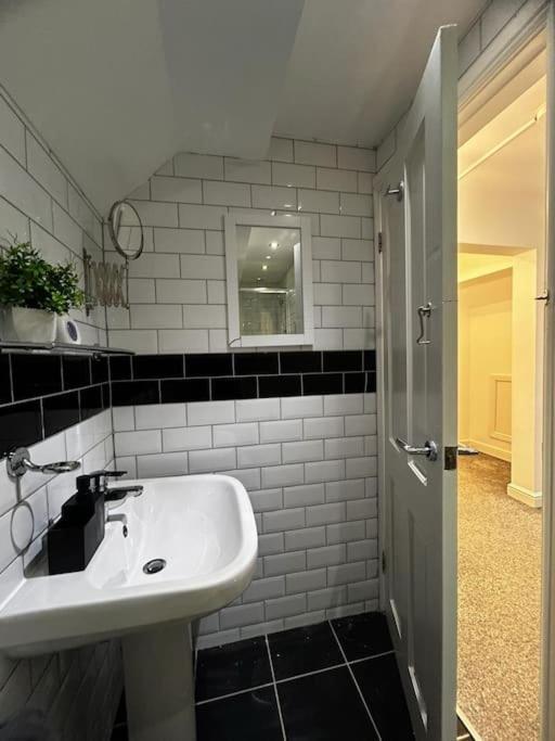 Lovely 5Br Home In Manchester. Close To The City 외부 사진
